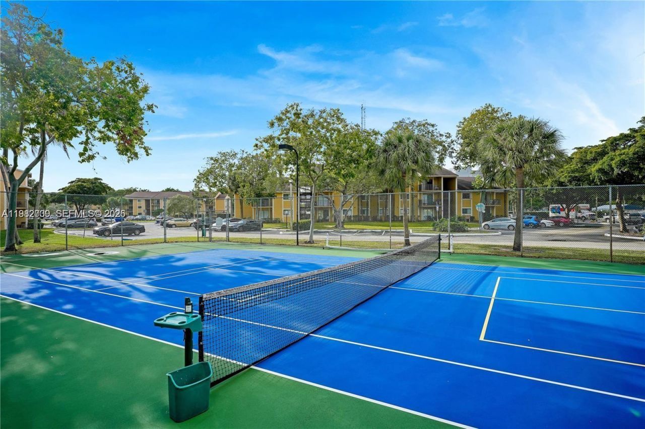 200 W Palm Cir W, Unit 107, Pembroke Pines, FL 33025 Photo