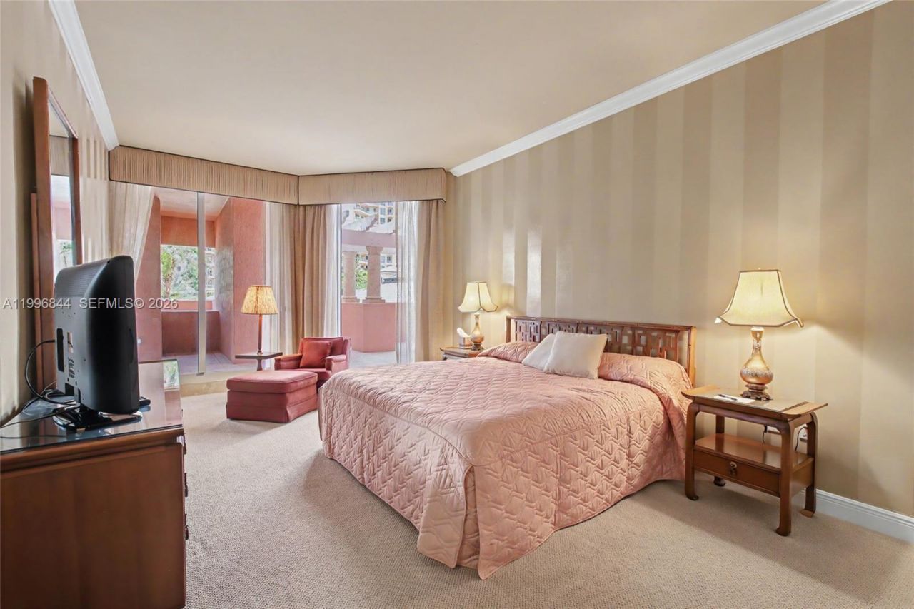 60 Edgewater Dr, Unit 3G, Coral Gables, FL 33133 Photo