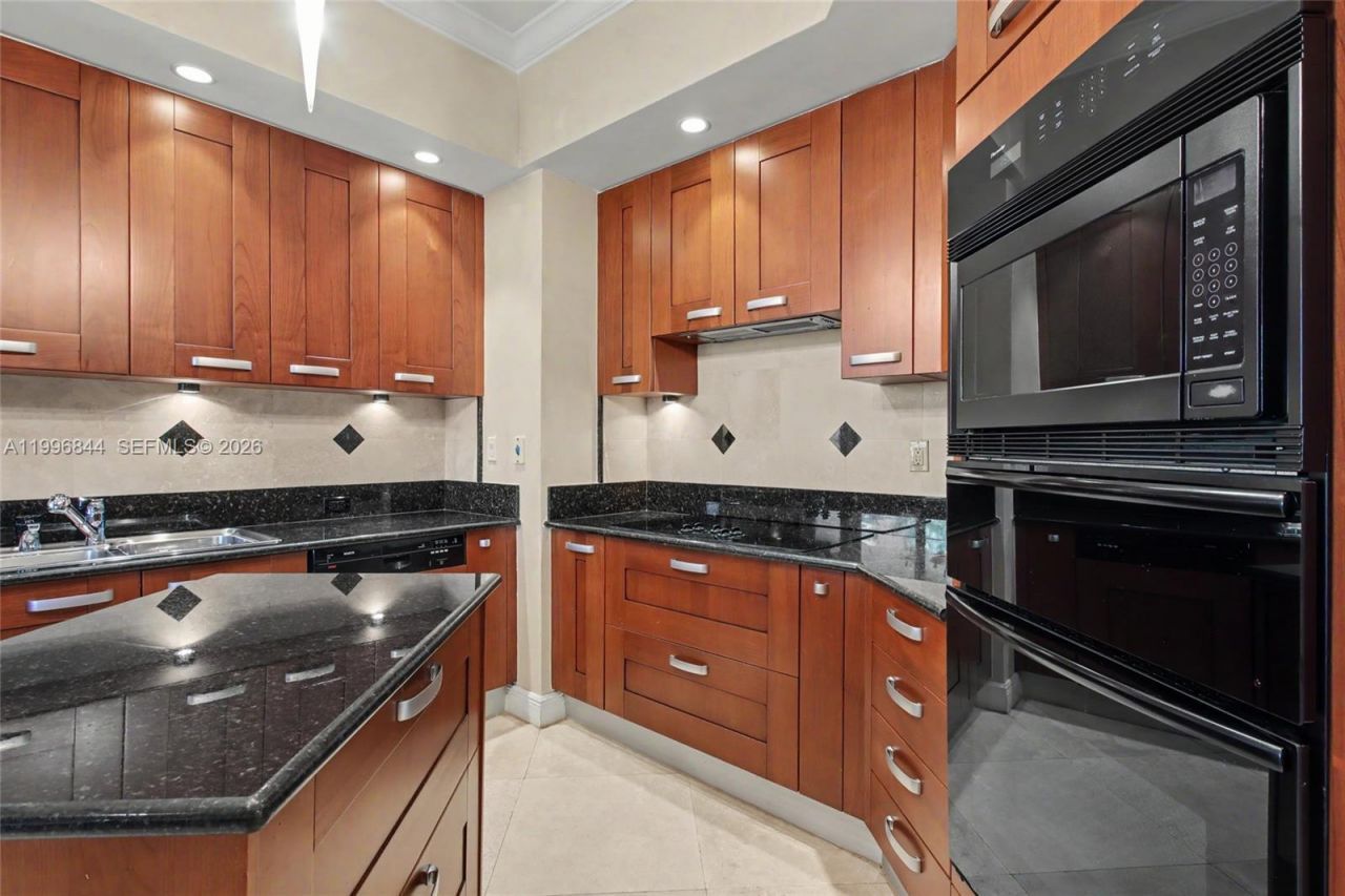 60 Edgewater Dr, Unit 3G, Coral Gables, FL 33133 Photo