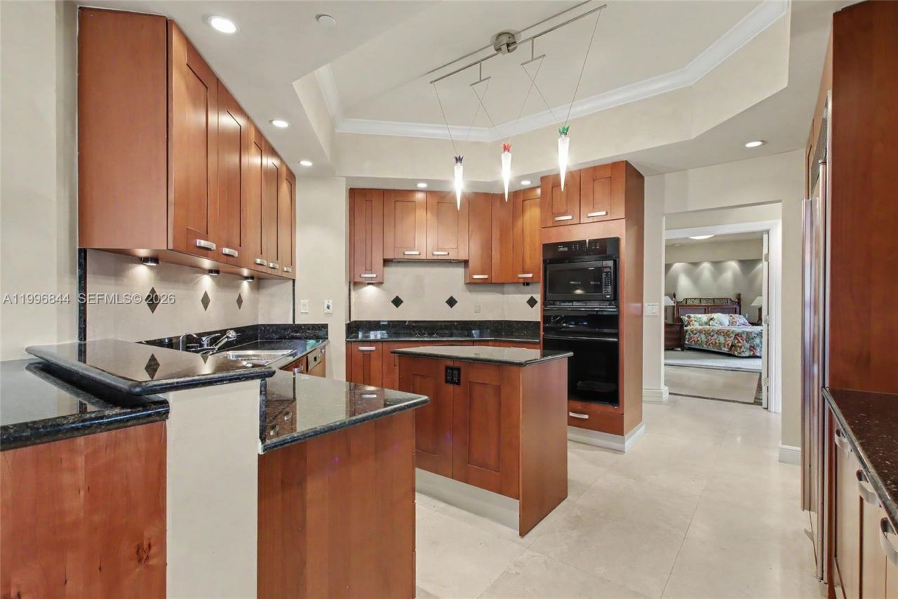 60 Edgewater Dr, Unit 3G, Coral Gables, FL 33133 Photo