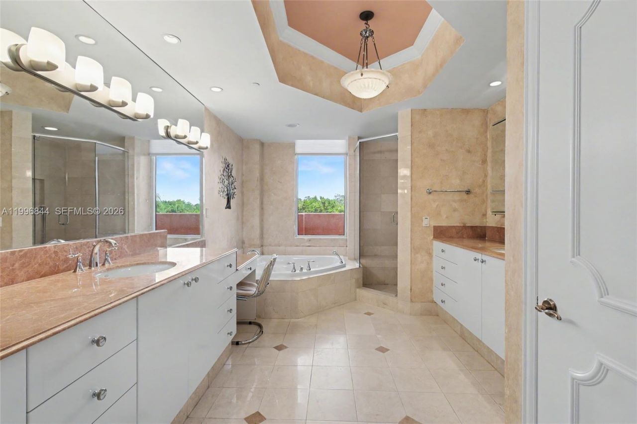 60 Edgewater Dr, Unit 3G, Coral Gables, FL 33133 Photo