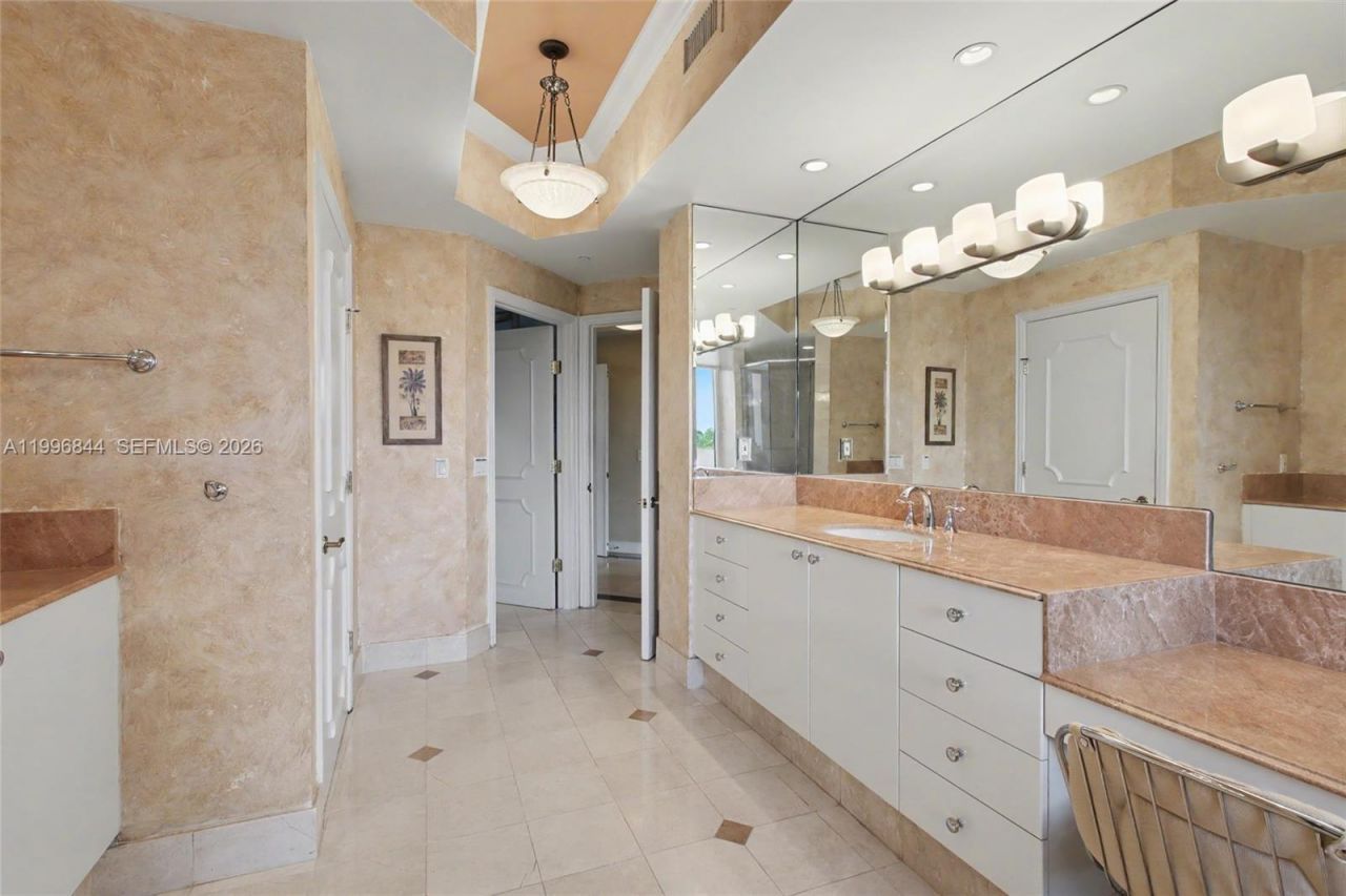 60 Edgewater Dr, Unit 3G, Coral Gables, FL 33133 Photo