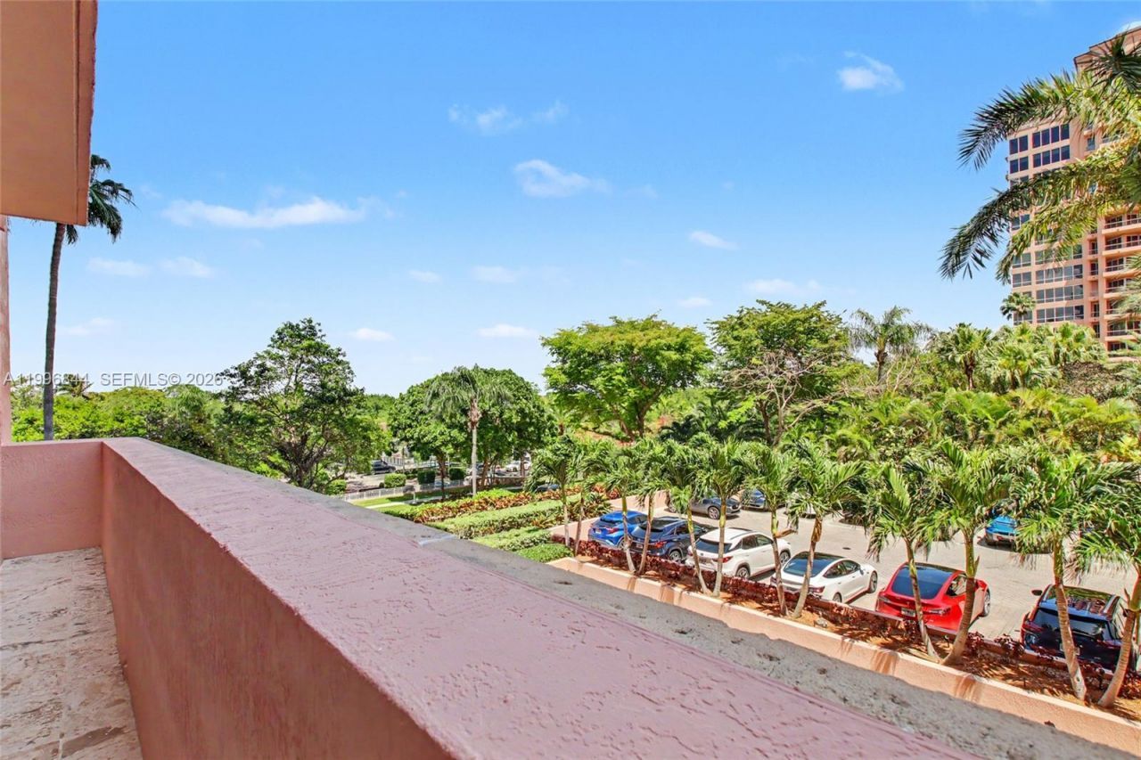 60 Edgewater Dr, Unit 3G, Coral Gables, FL 33133 Photo