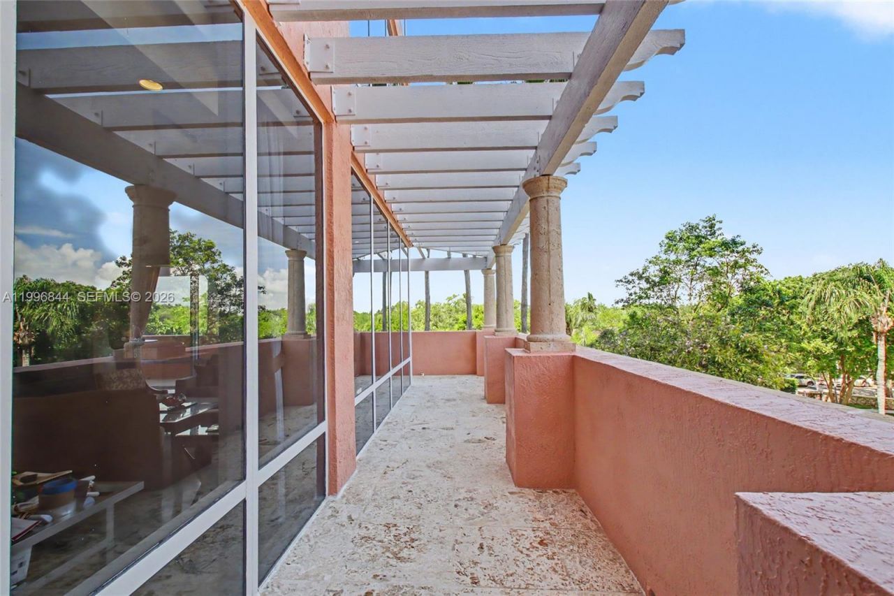 60 Edgewater Dr, Unit 3G, Coral Gables, FL 33133 Photo