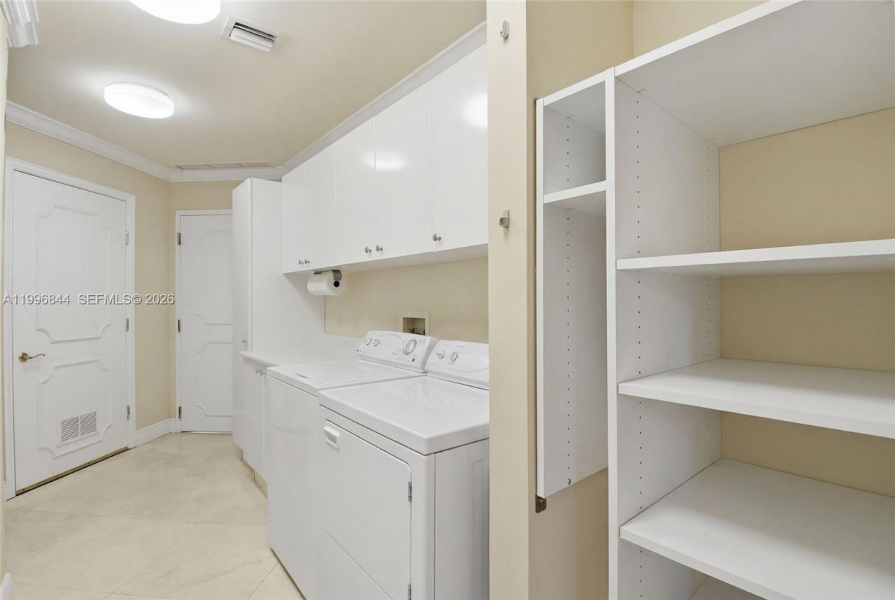 60 Edgewater Dr, Unit 3G, Coral Gables, FL 33133 Photo