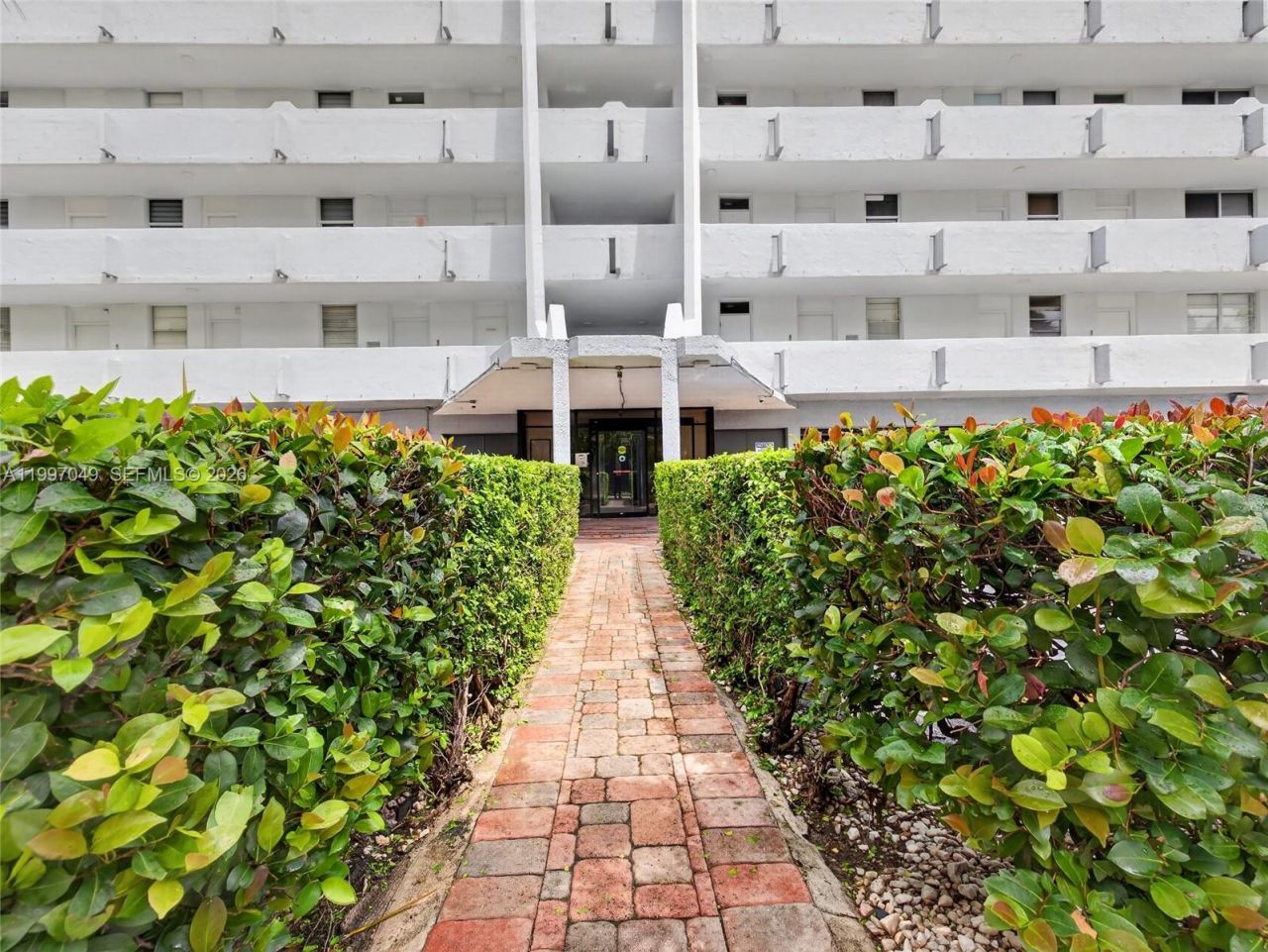 3703 NE 166th St , Unit 302, North Miami Beach, FL 33160 Photo