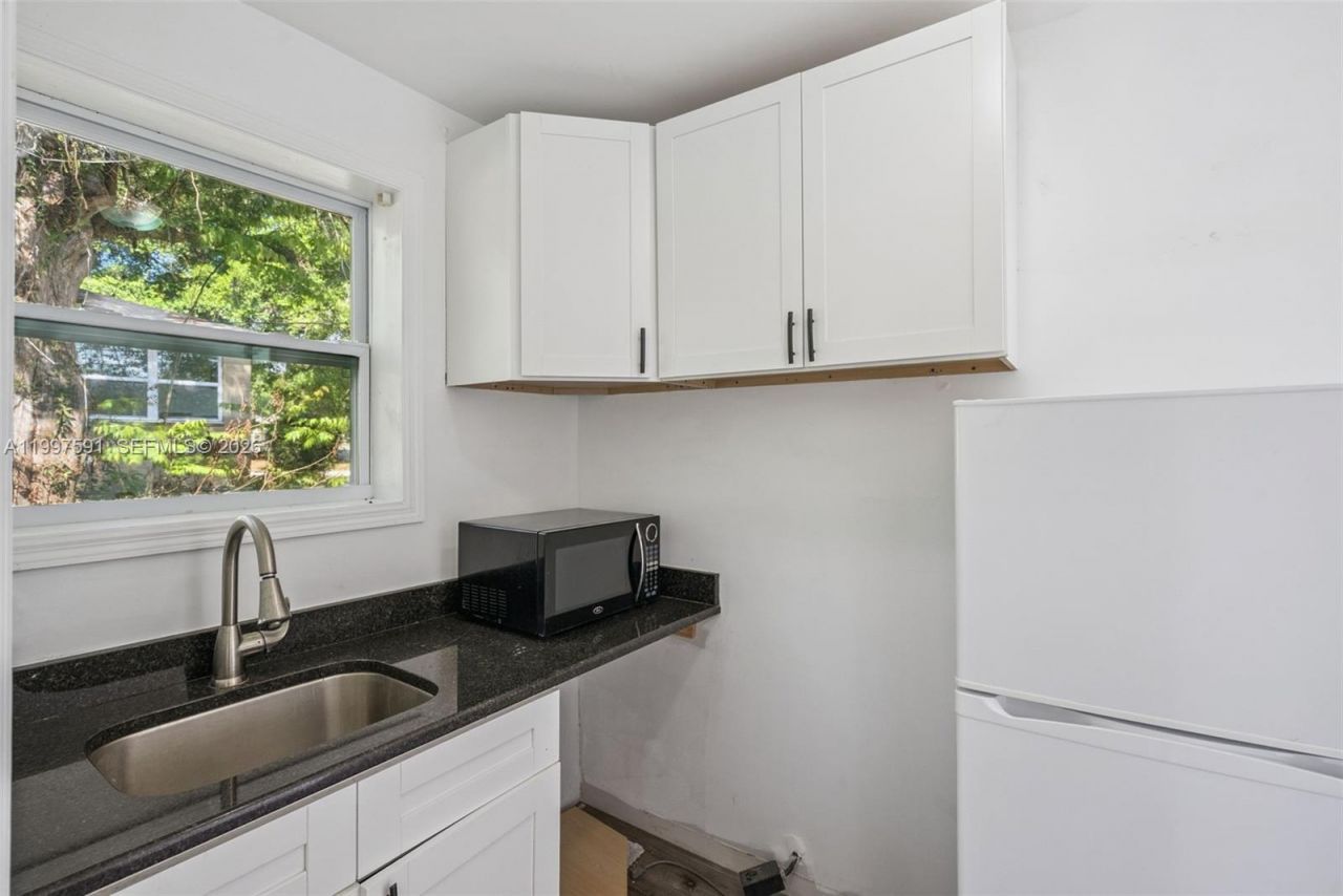 334 W Howry Ave , Deland, FL 32720 Photo