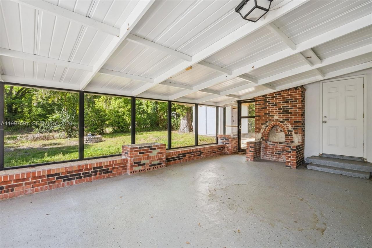 334 W Howry Ave , Deland, FL 32720 Photo