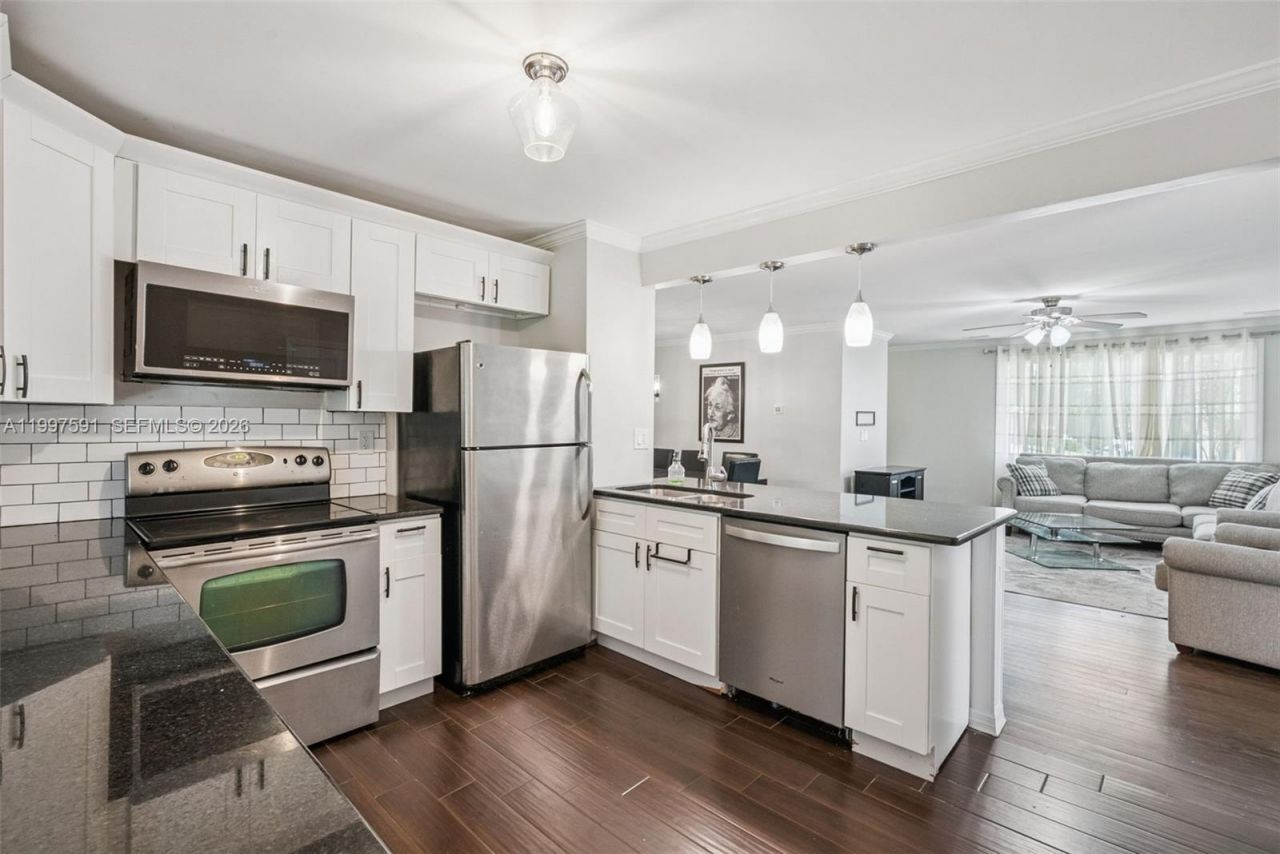 334 W Howry Ave , Deland, FL 32720 Photo