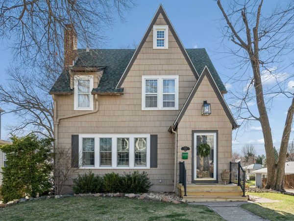 170 South Hill Street, Dubuque, IA 52003