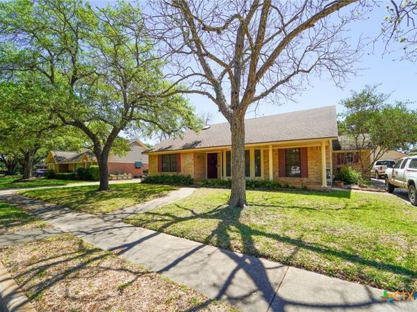 2801 E Loma Vista Avenue, Victoria, TX 77901