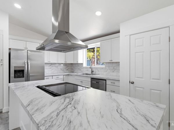 8279 Blue Ridge Ln, Boise, ID 83716