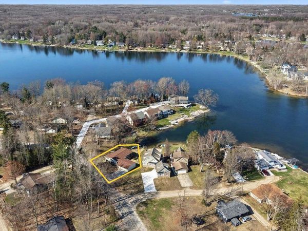 7788 W Royal Road, Canadian Lakes, MI 49346