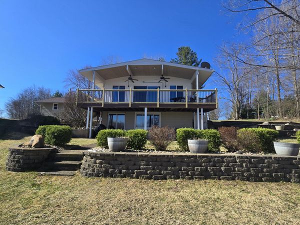 7788 W Royal Road, Canadian Lakes, MI 49346