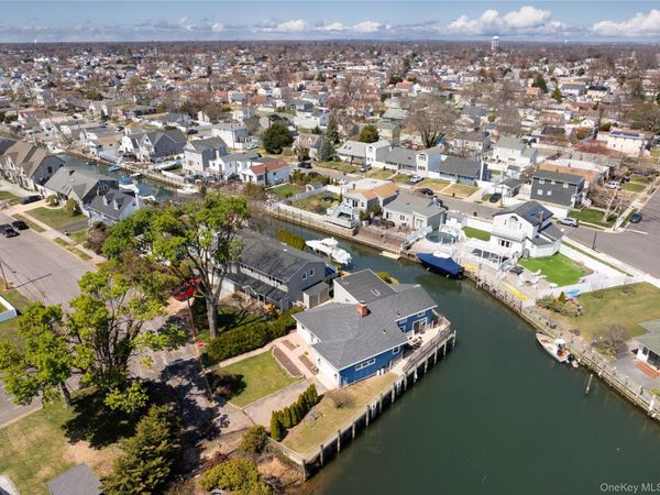 2 E Lido Prom, Lindenhurst, NY 11757