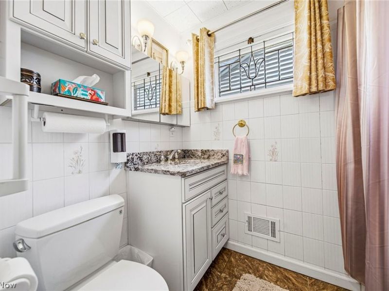 25301 Wolf Road, Bay Village, OH 44140 Photo 21