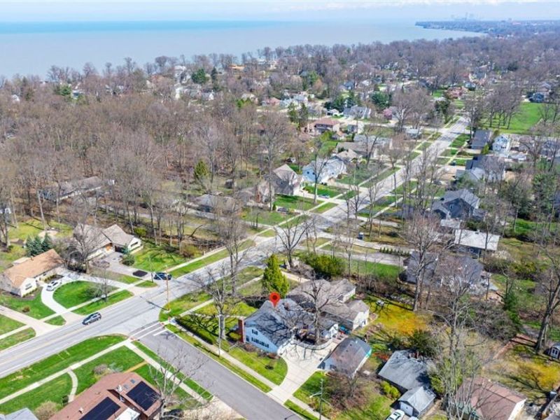 25301 Wolf Road, Bay Village, OH 44140 Photo 3