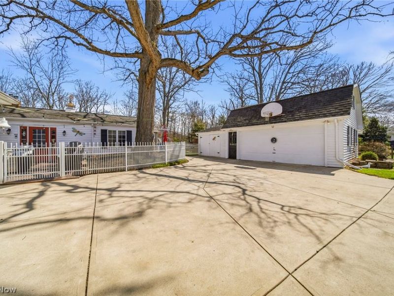 25301 Wolf Road, Bay Village, OH 44140 Photo 5