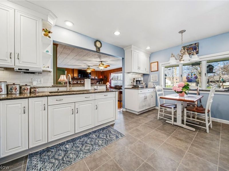 25301 Wolf Road, Bay Village, OH 44140 Photo 7