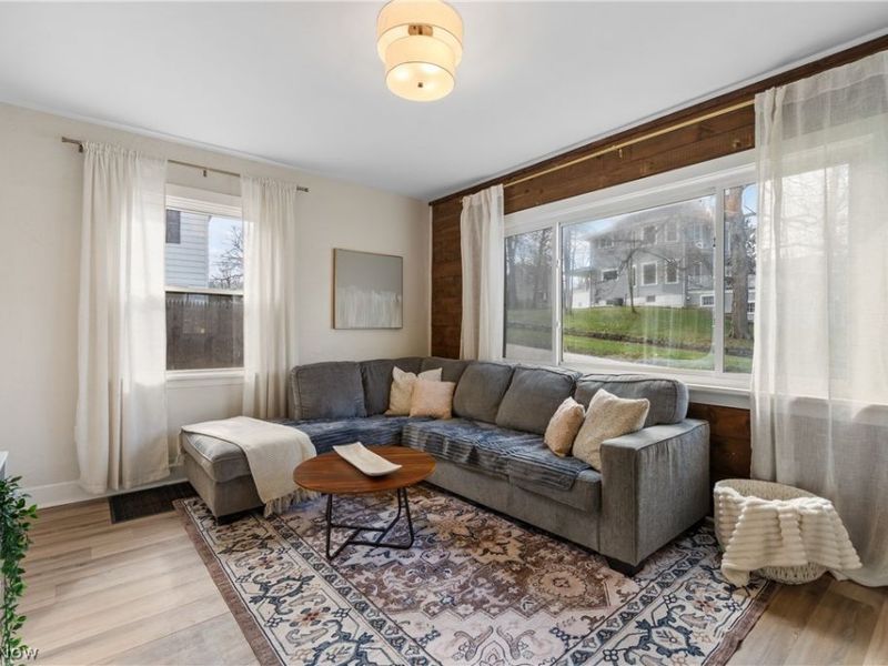 425 Myrtle Avenue , Cuyahoga Falls, OH 44221 Photo 3