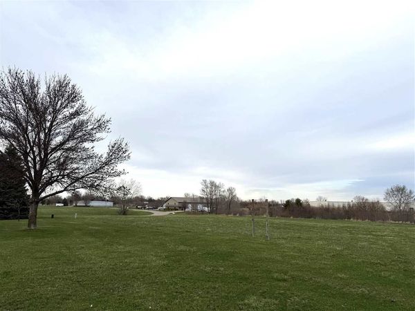 2488 Freedom Ct, Iowa City, IA 52240