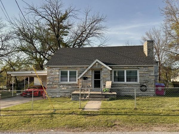 600 W Harmony Street, Neosho, MO 64850