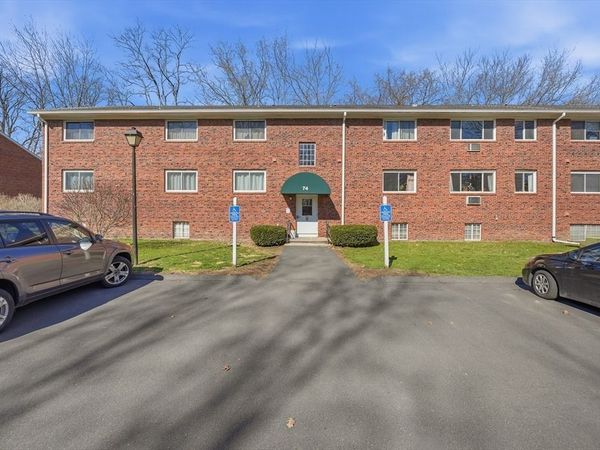 74 Barrett St, Unit 302, Northampton, MA 01060