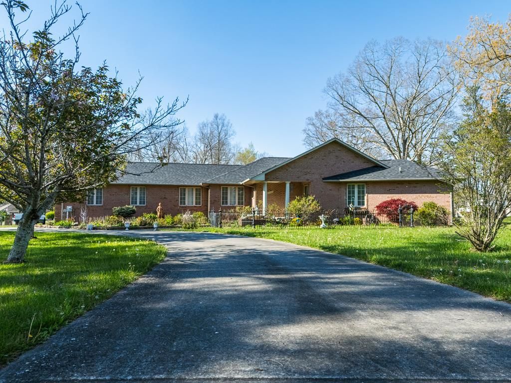 5001 Cheyenne Dr Crossville, TN 38572
