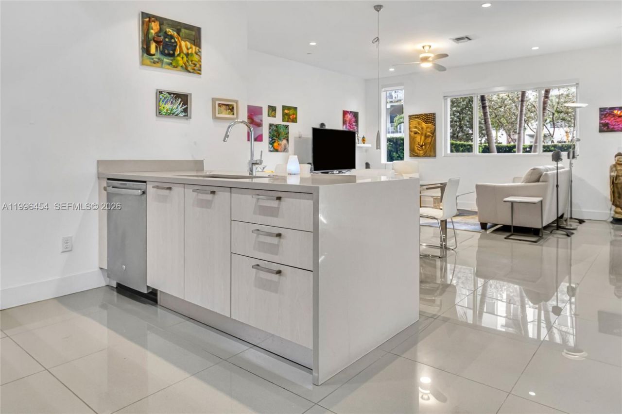 1045 NE 18th Ave, Unit 102, Fort Lauderdale, FL 33304 Photo
