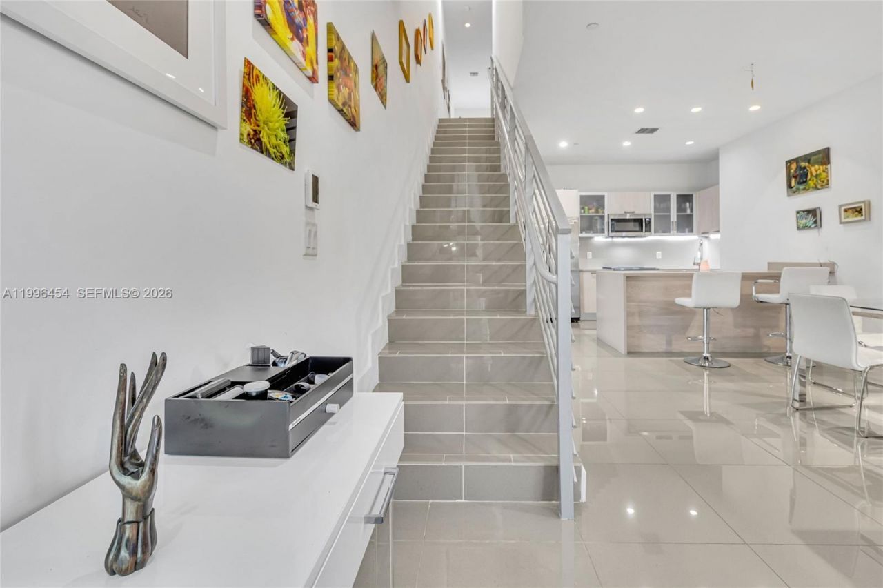 1045 NE 18th Ave, Unit 102, Fort Lauderdale, FL 33304 Photo