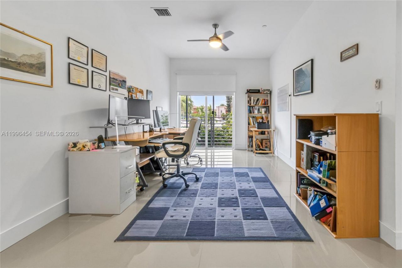 1045 NE 18th Ave, Unit 102, Fort Lauderdale, FL 33304 Photo