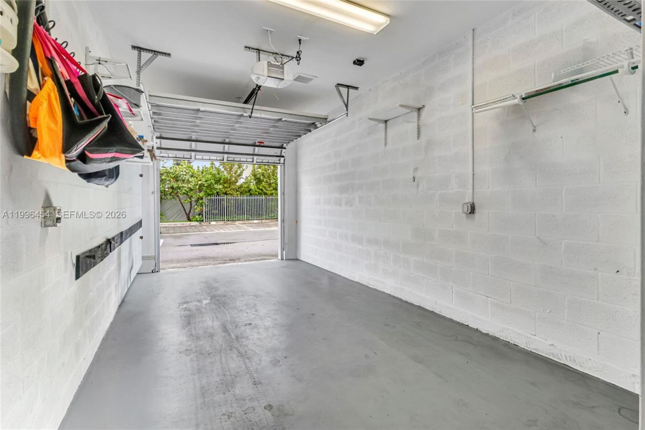 1045 NE 18th Ave, Unit 102, Fort Lauderdale, FL 33304 Photo