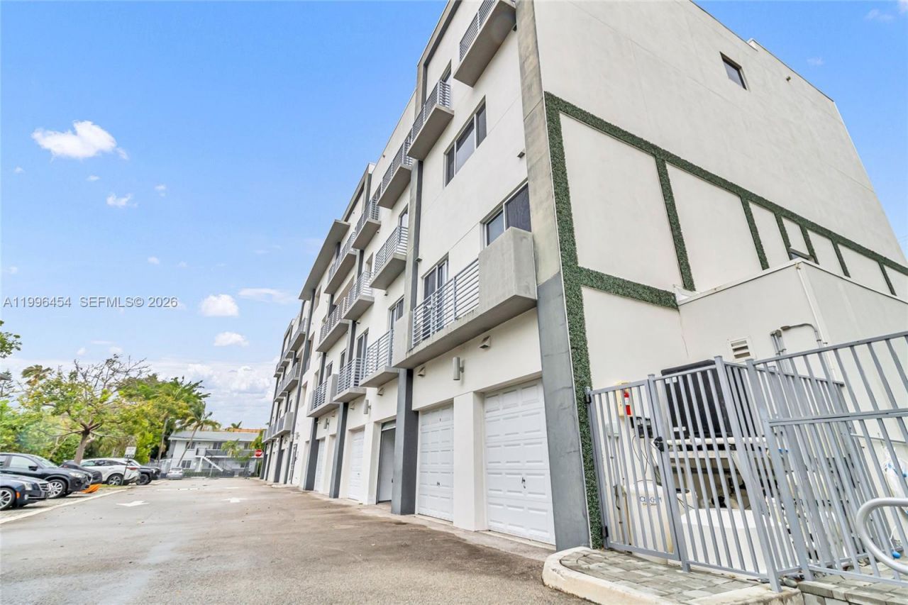 1045 NE 18th Ave, Unit 102, Fort Lauderdale, FL 33304 Photo