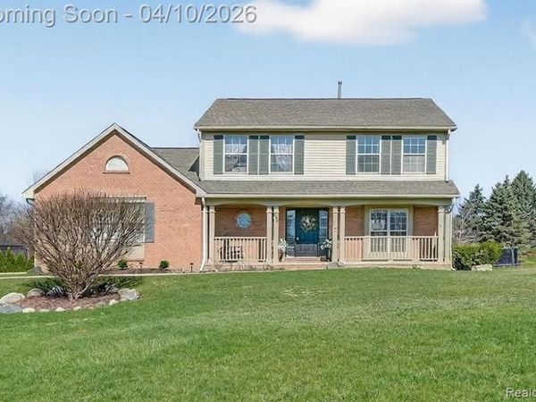 255 Round Tree Drive, Orion Twp, MI 48360