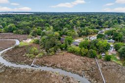 2042 Marshland Drive photo 4