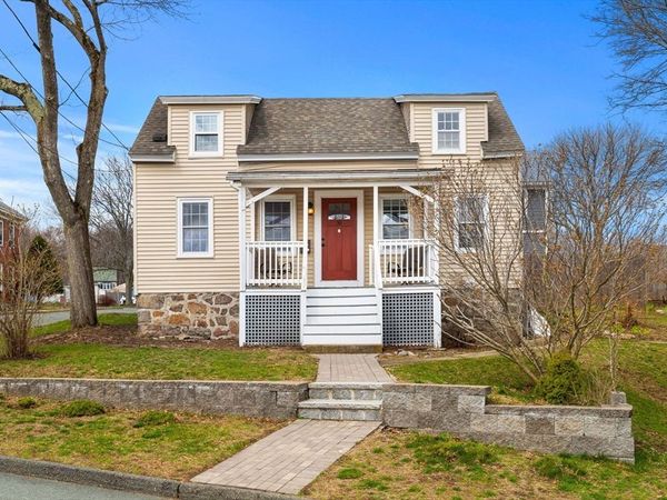39 Chestnut St, Peabody, MA 01960