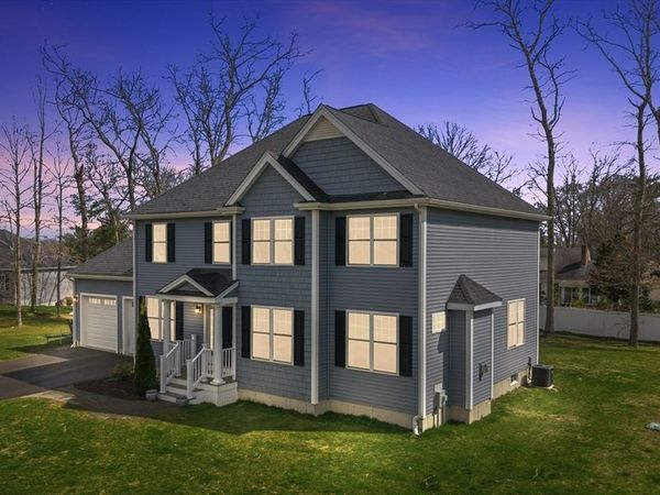 5 Sabrinas Way, Dartmouth, MA 02747