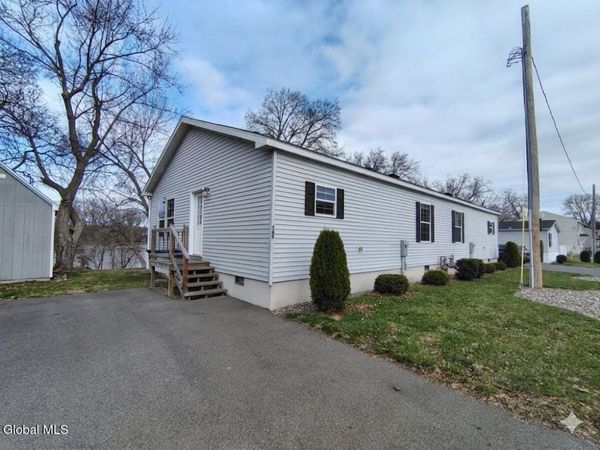 589 1st Avenue, Troy, NY 12182