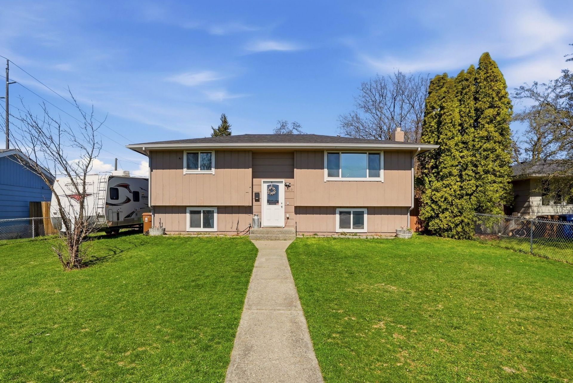 1409 E Gordon Ct, Spokane, WA 99207 Main Photo