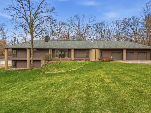 16379 Coventry Lane, Dubuque, IA 52001