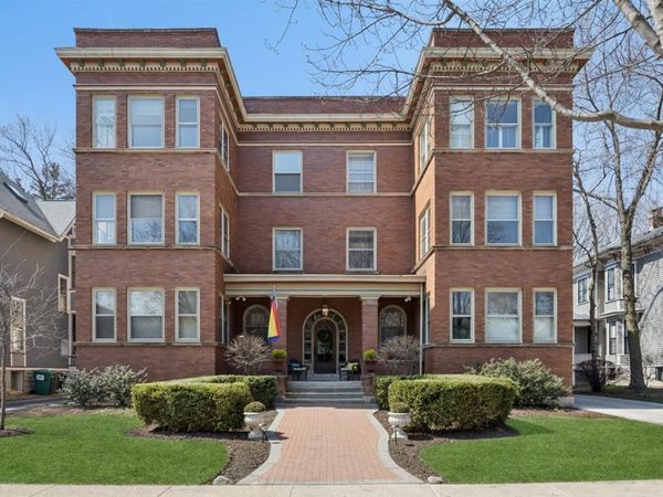 233 Clinton Avenue , Unit 3S, Oak Park, IL 60302