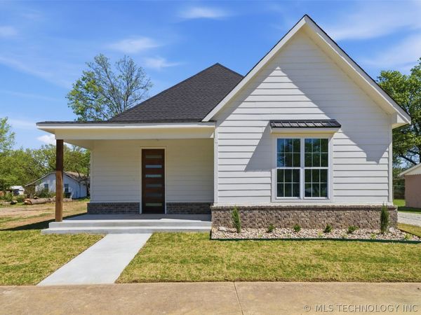 316 W 11th Street , Claremore, OK 74017