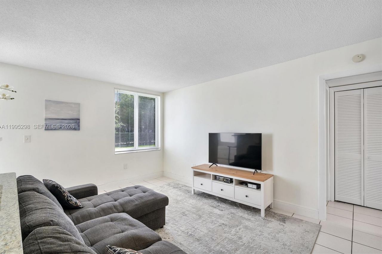 250 180th Dr, Unit 158, Sunny Isles Beach, FL 33160 Photo