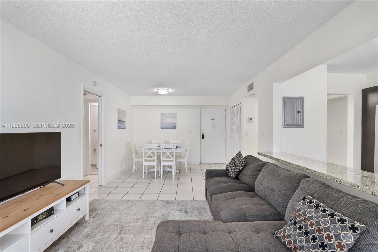 250 180th Dr, Unit 158, Sunny Isles Beach, FL 33160 Photo