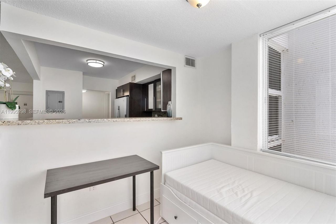 250 180th Dr , Unit 158, Sunny Isles Beach, FL 33160 Photo