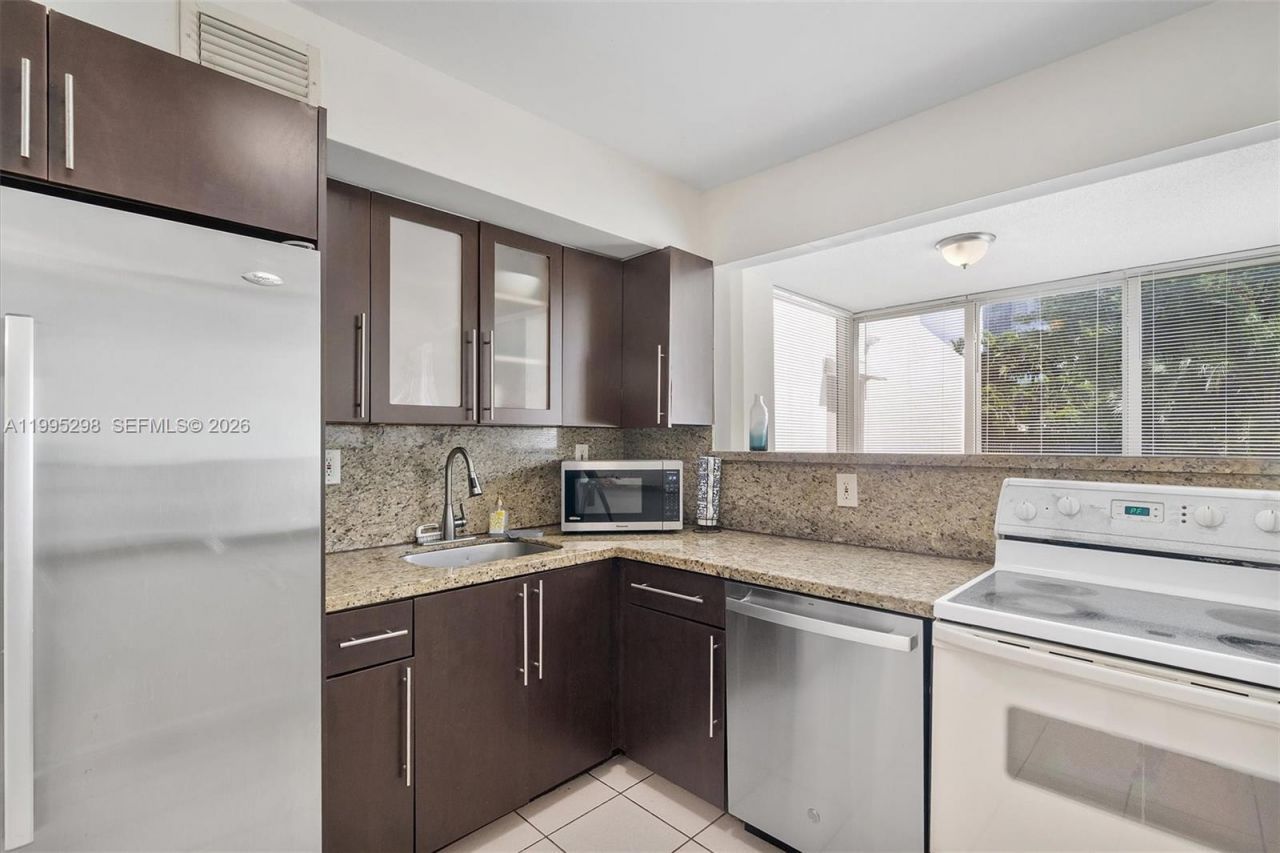 250 180th Dr, Unit 158, Sunny Isles Beach, FL 33160 Photo