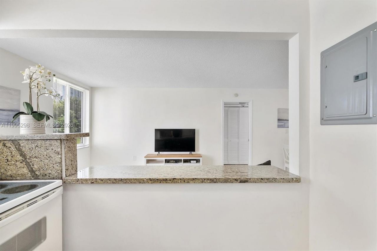 250 180th Dr, Unit 158, Sunny Isles Beach, FL 33160 Photo