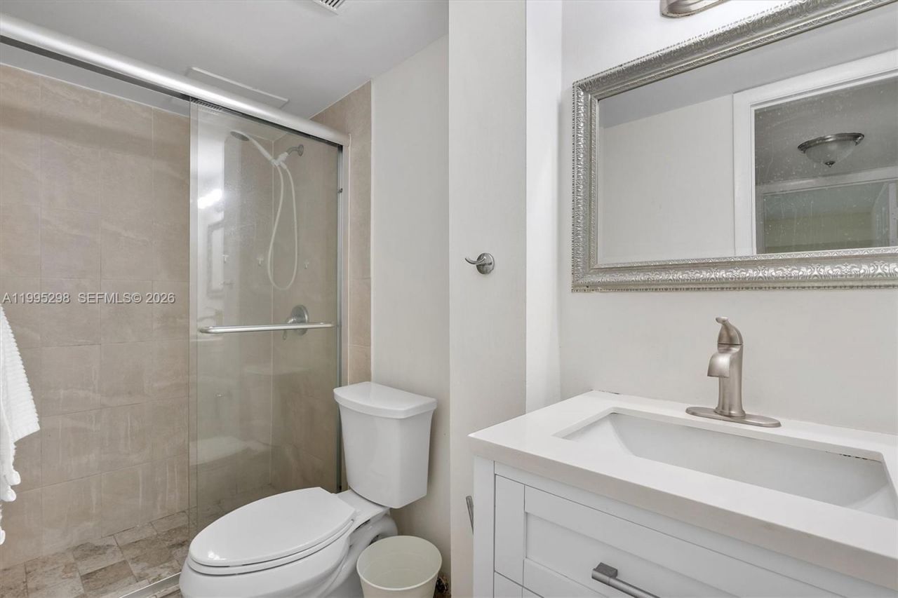 250 180th Dr , Unit 158, Sunny Isles Beach, FL 33160 Photo