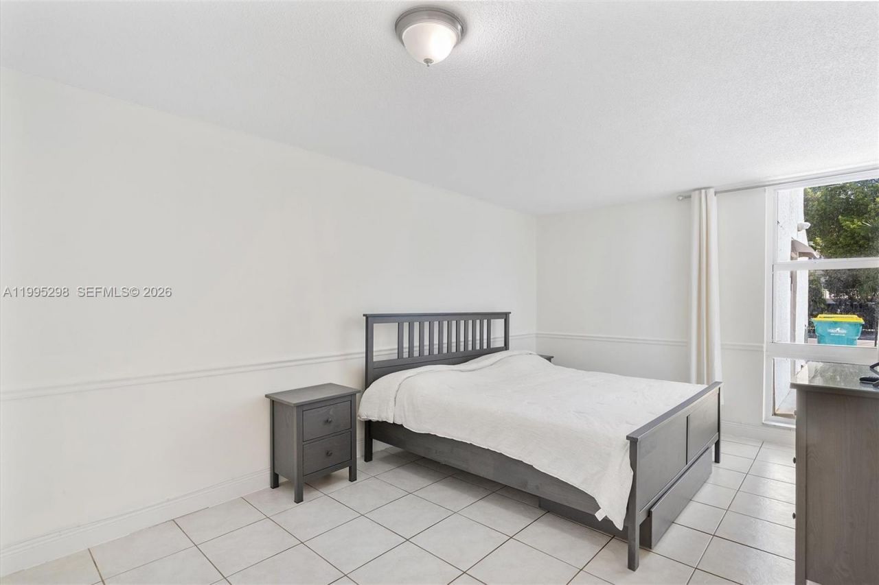 250 180th Dr, Unit 158, Sunny Isles Beach, FL 33160 Photo