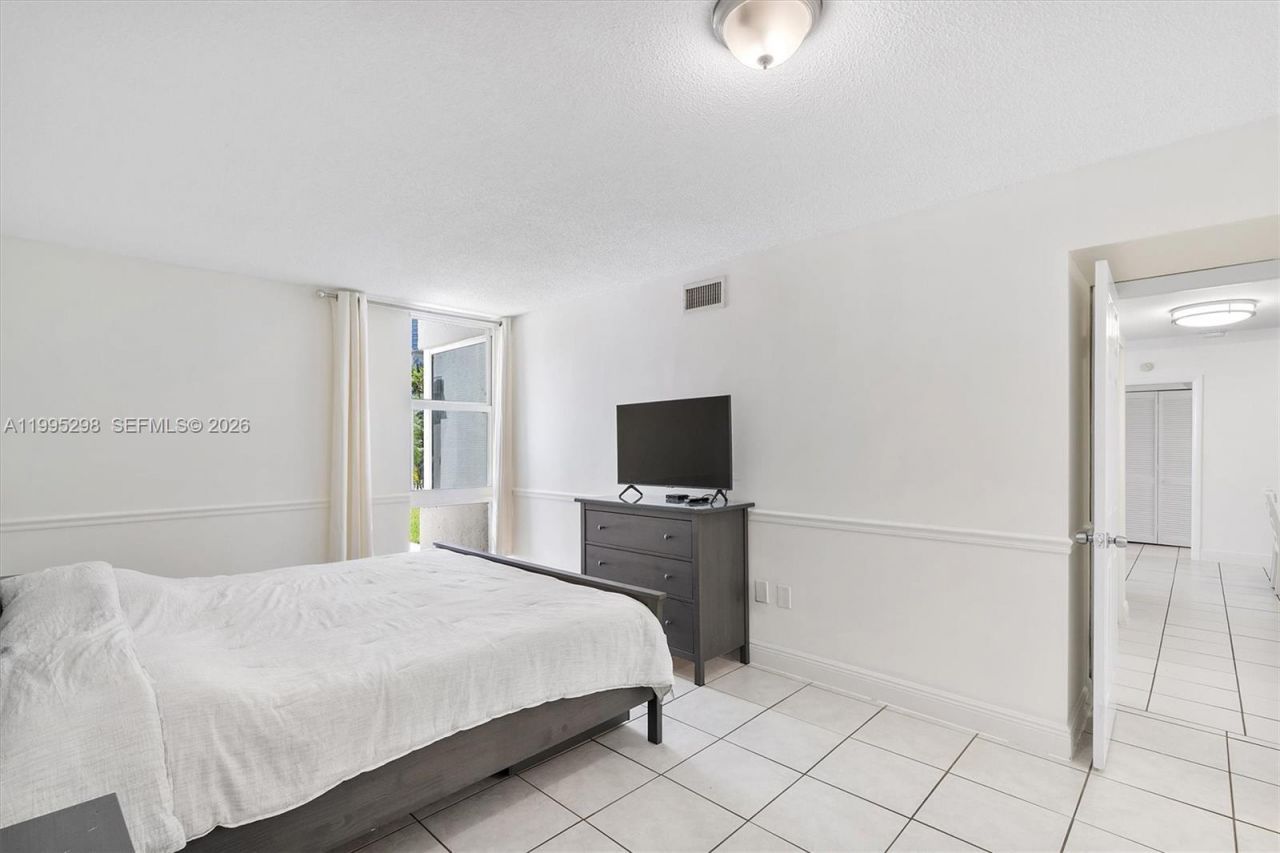 250 180th Dr, Unit 158, Sunny Isles Beach, FL 33160 Photo
